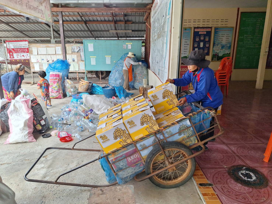 กองสาธารณสุขและสิ่งแวดล้อม ดำเนินการลดขยะจากต้นทางผ่านการดำเนินการโครงการธนาคารขยะในชุมชน วันที่ 12 พฤษภาคม 2569  ธนาคารขยะหมู่ที่ 4 บ้านเพียเพ้า