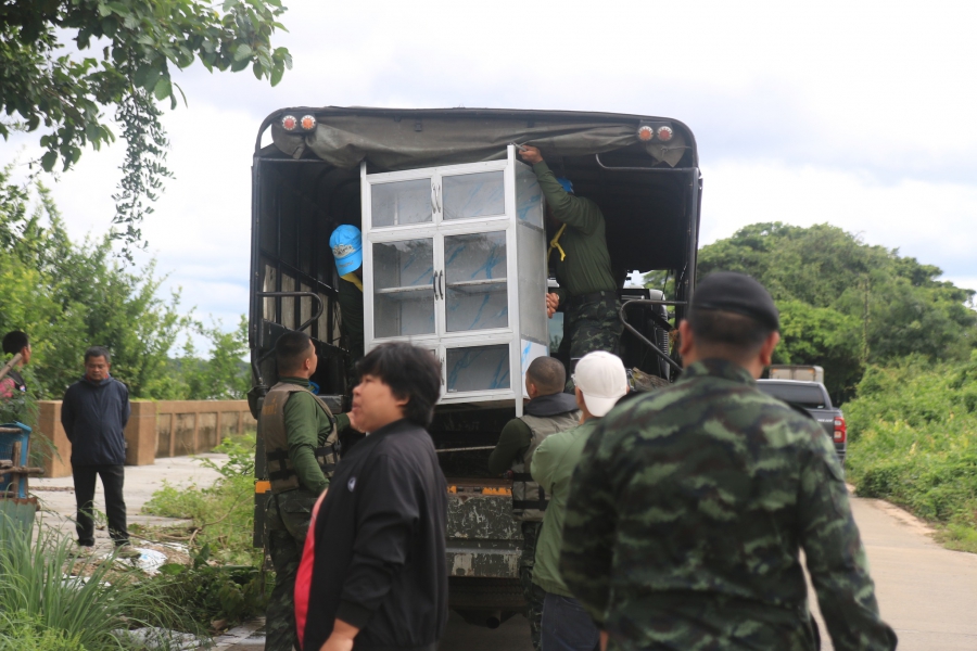 วันที่ 30 กันยายน 68 เทศบาลตำบลคำน้ำแซบ โดยท่านบุญมี จันทอง นายกเทศมนตรีตำบลคำน้ำแซบ พร้อมด้วยพี่ทหาร ร.6 พัน 3  ลงพื้นที่บ้านช่างหม้อ ช่วยประชาชนอพยพครัวเรือนที่น้ำท่วมเข้าศูนย์พักพิงชั่วคราว